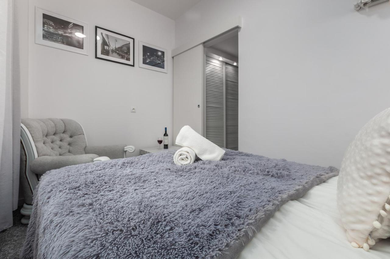 Madelaine By Renters *